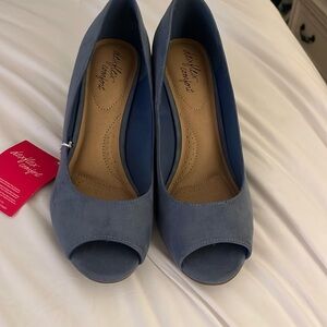 Blue dexflex comfort shoes size 9.5